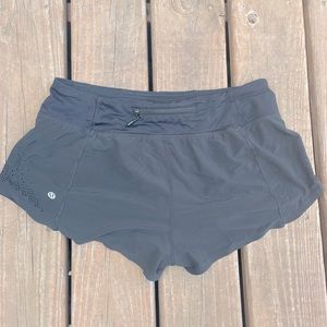 Lululemon 2.5” Speed Up Shorts (Sz 8)